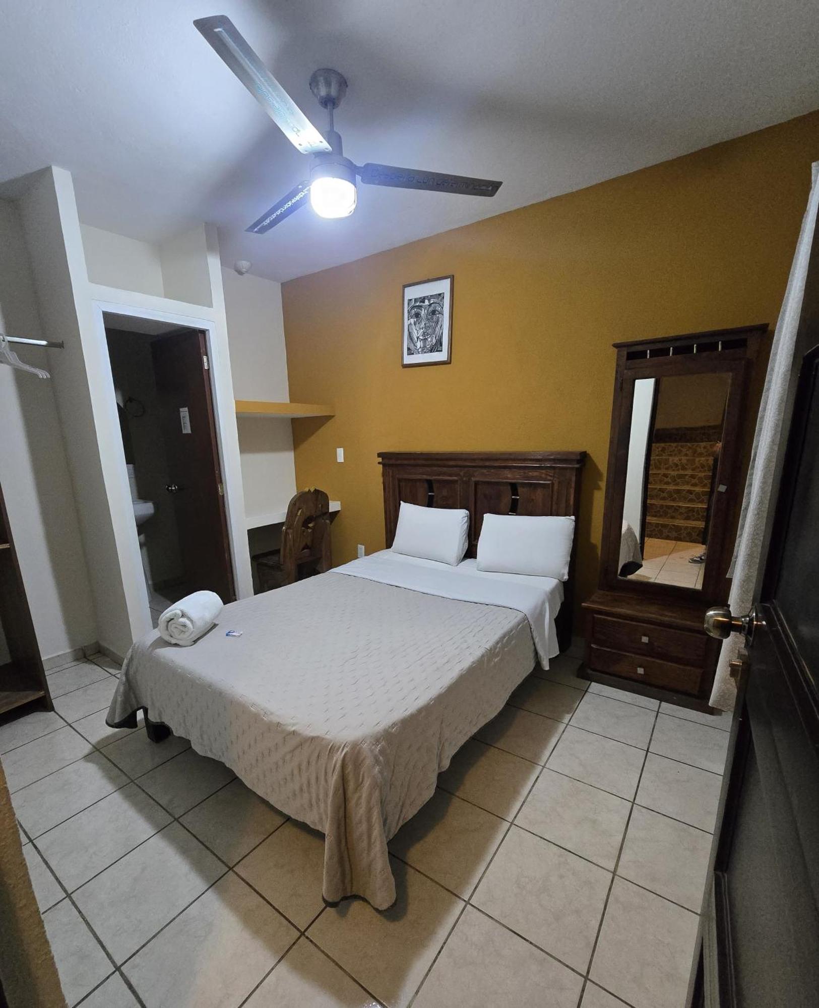 Residencia San Pablo Hostel Queretaro Exterior photo